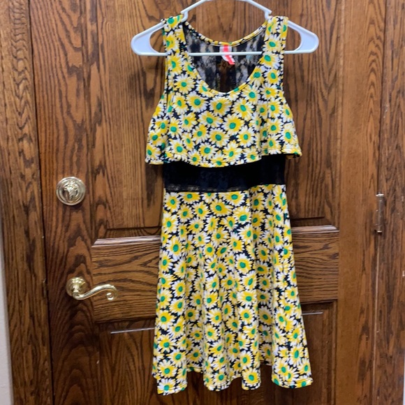 Yellow Daisy Lace Dress - Picture 1 of 9